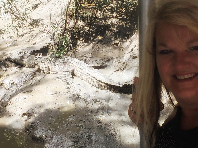 Up close with huge crocodiles 