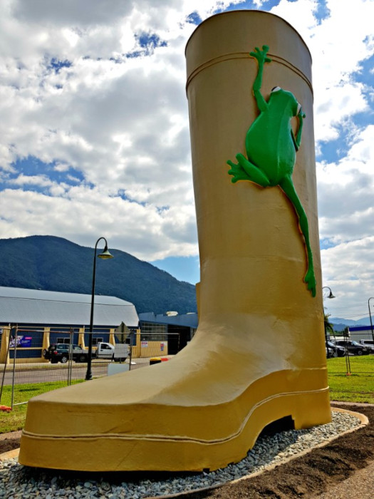 Big Things of Australia - The Big Gumboot Tully Qld