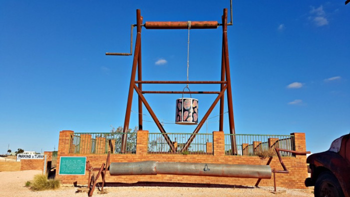Big Things of Australia - The Big Winch Coober Pedy 