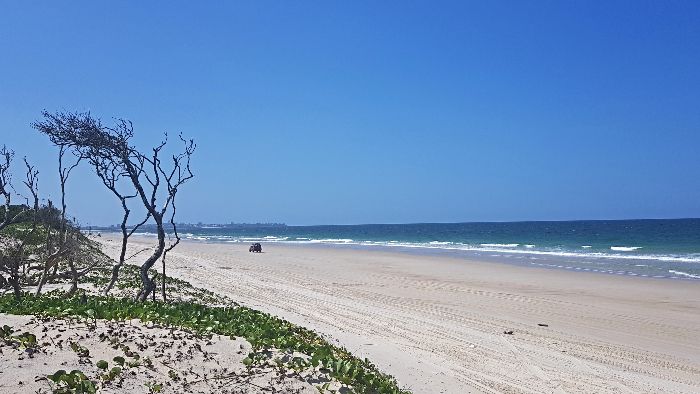 Driving to the Tides on Bribie Island 